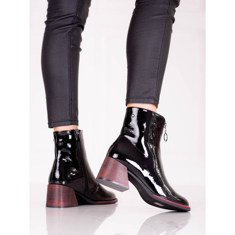 Botas femininas patenteadas com um elegante salto Vinceza preto 1