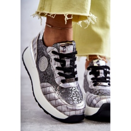 Tênis esportivo feminino com cunha GOE KK2N4083 prata 2