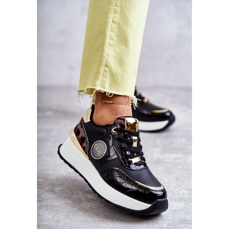 Tênis esportivo feminino com cunha GOE KK2N4085 preto marrom dourado 1