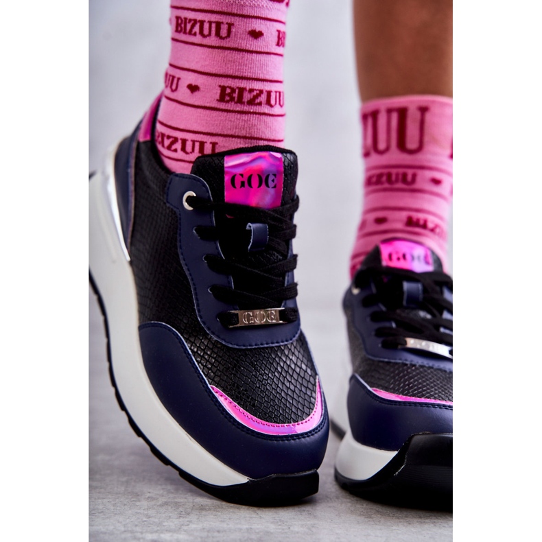 Tênis esportivo feminino com cunha GOE KK2N4081 preto-azul marinho 2