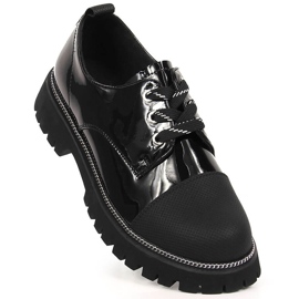 Sapatos femininos em couro lacado preto Artiker 1