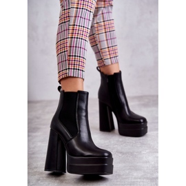 Botas femininas de couro ecológico em um salto maciço Black Jones preto 1