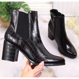 Botas femininas no poste de croco preto isolado Laura La.Fi 1