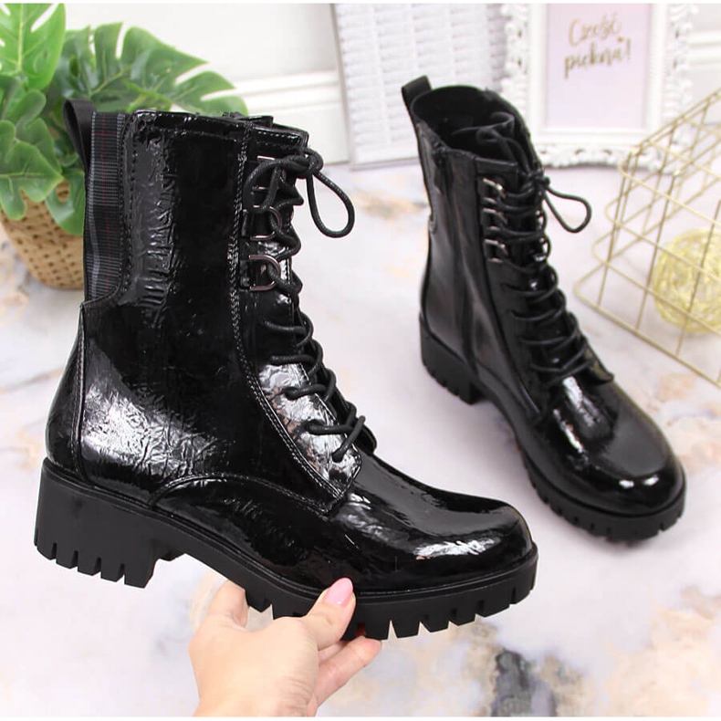 Botas trappers lacadas e isoladas em preto Jezzi JEZ369 1