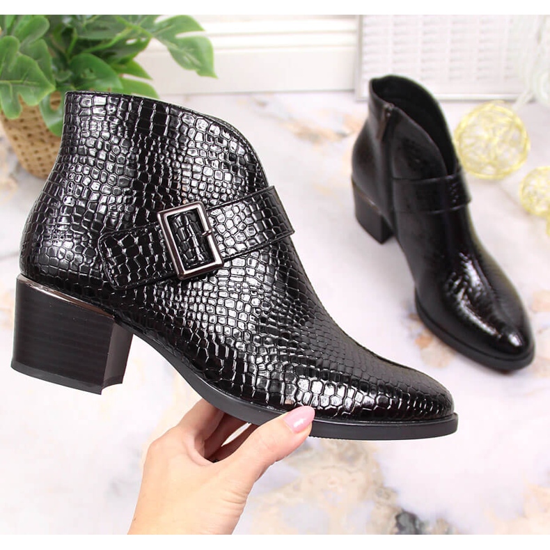 Botas lacadas para mulheres com isolamento crocodilo preto Vinceza 1