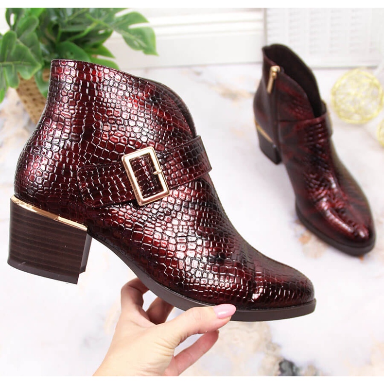 Botas lacadas para mulheres com isolamento crocodilo Borgonha Vinceza clarete 1