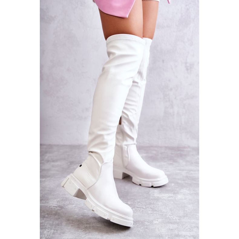 Botas de couro até o joelho com salto baixo GOE KK2N4022 branco 1