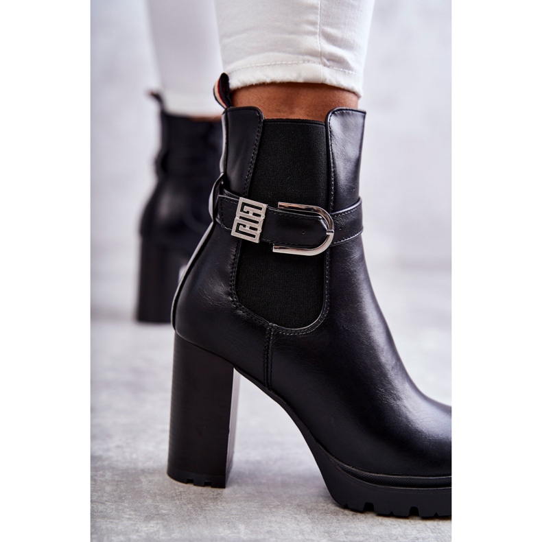 FE1 Botas de couro pretas Maresol em poste com cinto decorativo preto 2