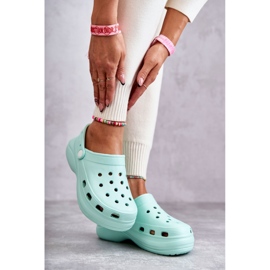 FS1 Chinelos femininos de espuma Mint Crocs Coline verde 2