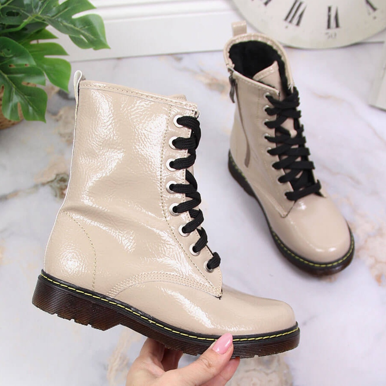 Botas de menina, bege quente envernizado Kornecki 6017 1