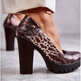 Bombas de couro em uma barra Maciejka 02629-02 marrom 2