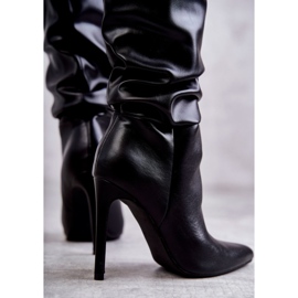 WS1 Botas de couro ecológico amassadas em um salto preto Caren 2