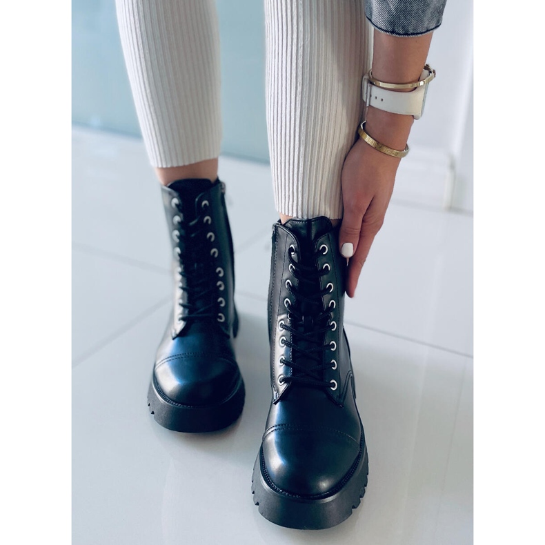 BM Bota preta baixo preto 1