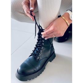 BM Bota preta baixo preto 2