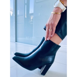 Botas clássicas Fergie Black de salto alto preto 2 Botas clássicas Fergie Black de salto alto preto 2