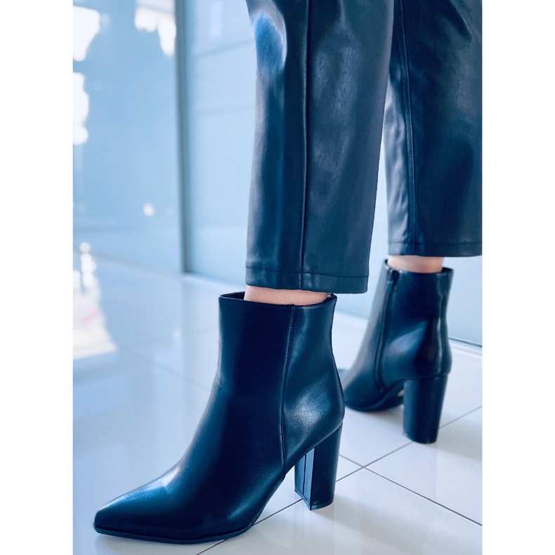 Botas clássicas Fergie Black de salto alto preto 1