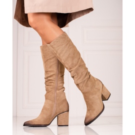 W. Potocki Botas de camurça feminina no poste Potocki com babados na parte superior castanho 1 W. Potocki Botas de camurça feminina no poste Potocki com babados na parte superior castanho 1