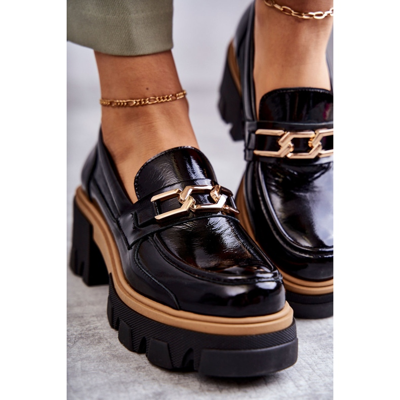 PL5 Salto Alto Lacado Com Ornamento Dourado Lurdes Preto 1