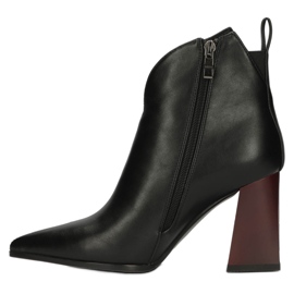 Botas elegantes em um post Filippo DBT4042 Preto 2