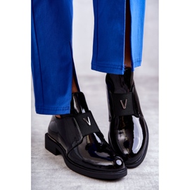 Vinceza Botas lacadas com recortes em salto plano Preto Eunice 2 Vinceza Botas lacadas com recortes em salto plano Preto Eunice 2
