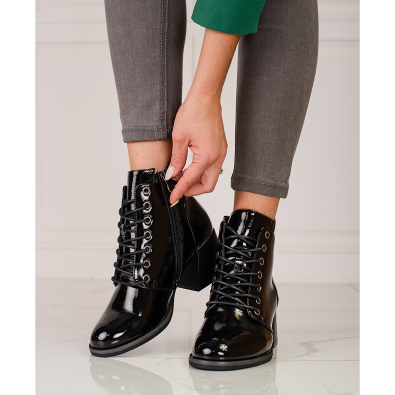 Botas femininas elegantes lacadas com cadarço Vinceza preto 1