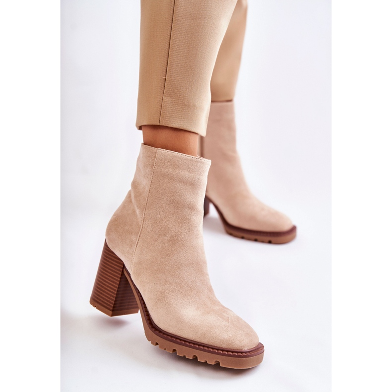 FB1 Botas femininas de camurça no salto com zíper Odette bege 1 FB1 Botas femininas de camurça no salto com zíper Odette bege 1