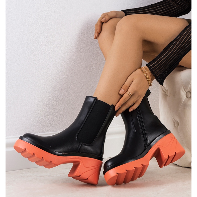 Botas pretas na plataforma rosa da Torrela preto 1