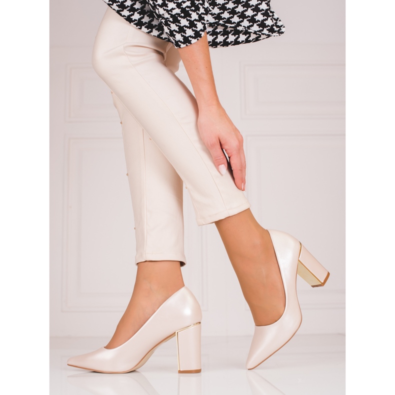 Sapatos pretos femininos em um poste alto Shelovet bege 1