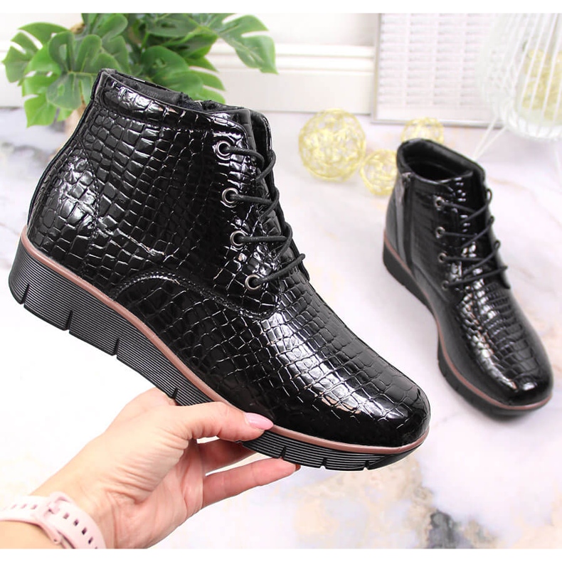 Botins de couro lacado com isolamento preto Filippo 1