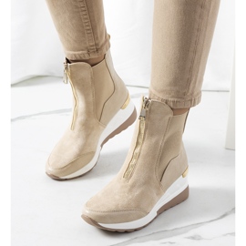 BM Tênis bege na cunha Triaca 1