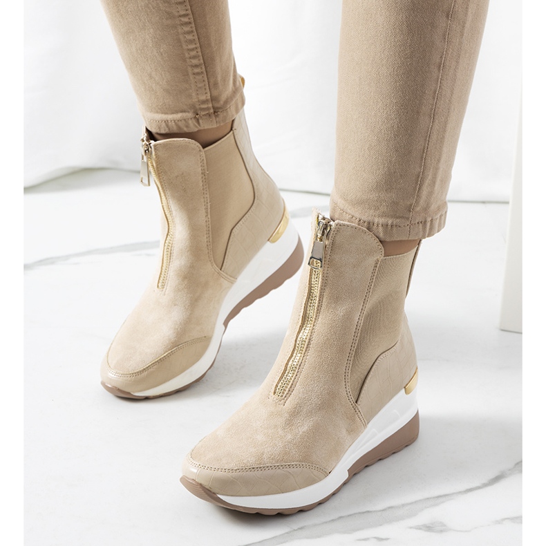 BM Tênis bege na cunha Triaca 1