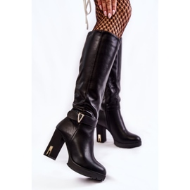 PG1 Botas de couro Kornelli pretas clássicas em uma barra preto 2