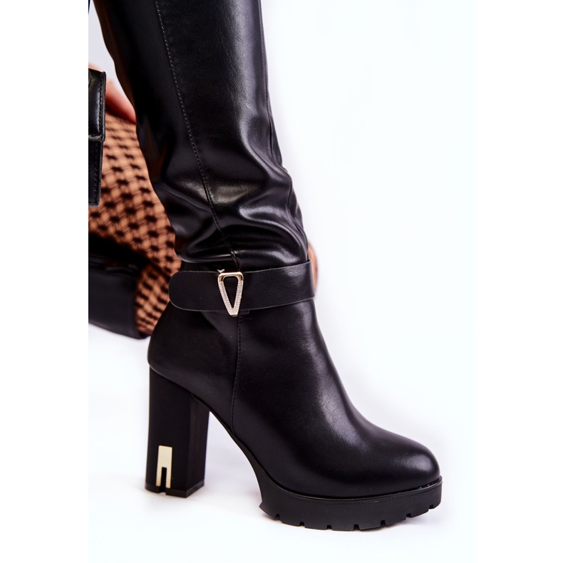 PG1 Botas de couro Kornelli pretas clássicas em uma barra preto 1