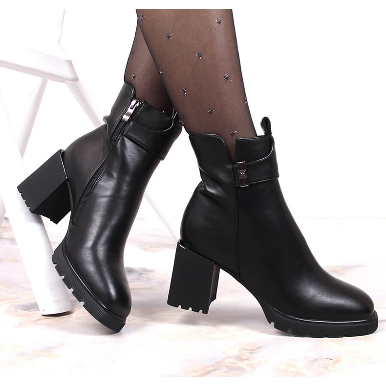 Botas pretas pretas Filippo Chelsea para mulheres no poste preto 1