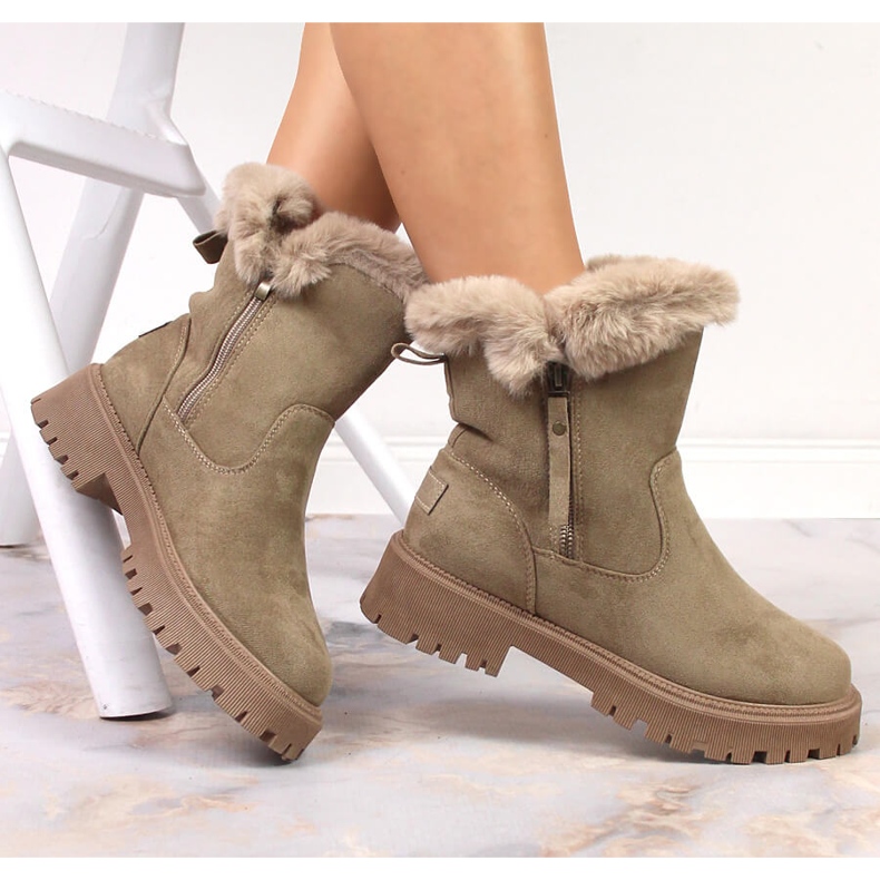 Botas femininas de camurça Vinceza com pelo bege 1 Botas femininas de camurça Vinceza com pelo bege 1