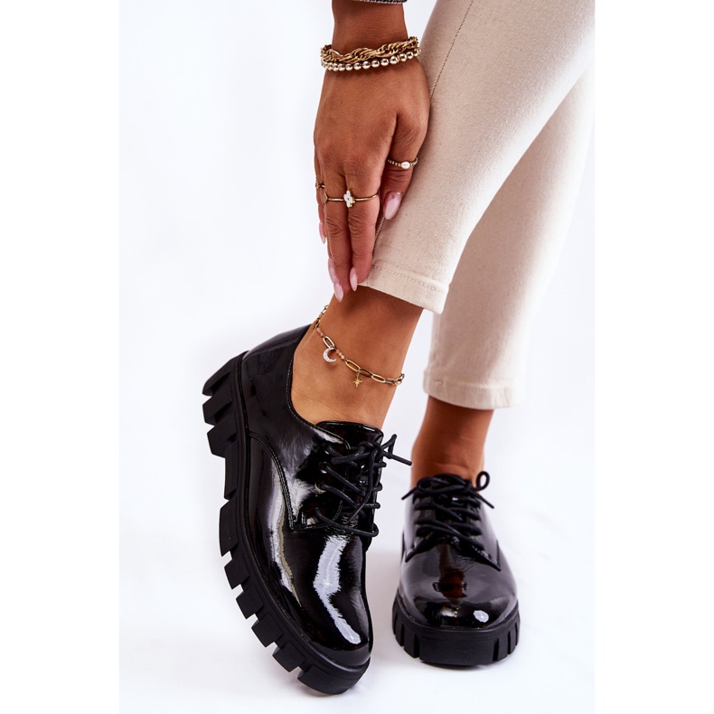 Vinceza Sapatos lacados da moda amarrados Black Gwendy preto 1