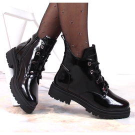 Botas femininas com isolamento preto patenteado Filippo PAW387 1