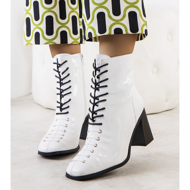 BM Botas de verniz branco Belisa 1