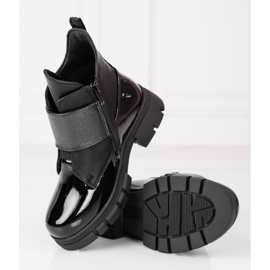 Botas para menina confeccionadas em couro ecológico Shelovet envernizado preto 1