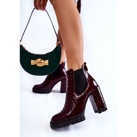 Botins envernizados com padrão de cobra e salto bordô vermelho 2