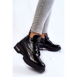 Botas femininas lacadas em um salto plano preto Charline 2