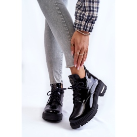 Botas femininas lacadas em um salto plano preto Charline 1