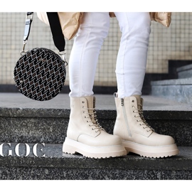 Botas de couro na plataforma isolada bege Goe KK2N4066 1