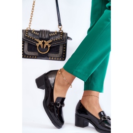 Vinceza Bombas de couro em um pilar com ornamento preto Semila 2