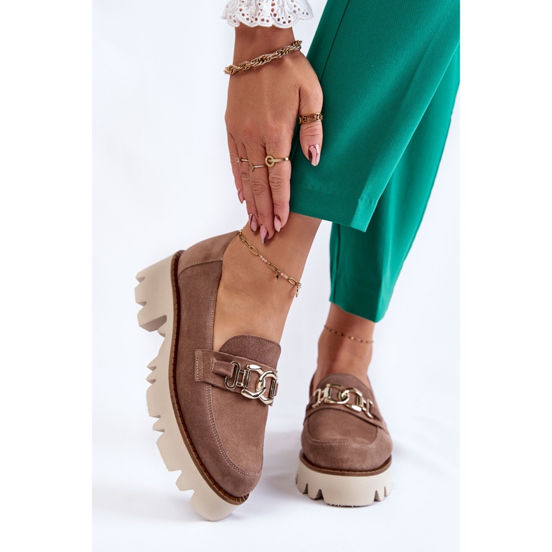 Tênis de camurça marrom com decoração de Laura Messi castanho 1