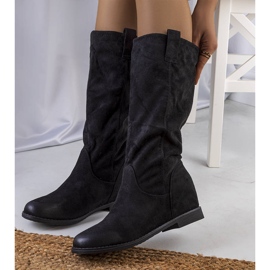 Botas pretas no calcanhar interno de Mae preto 1
