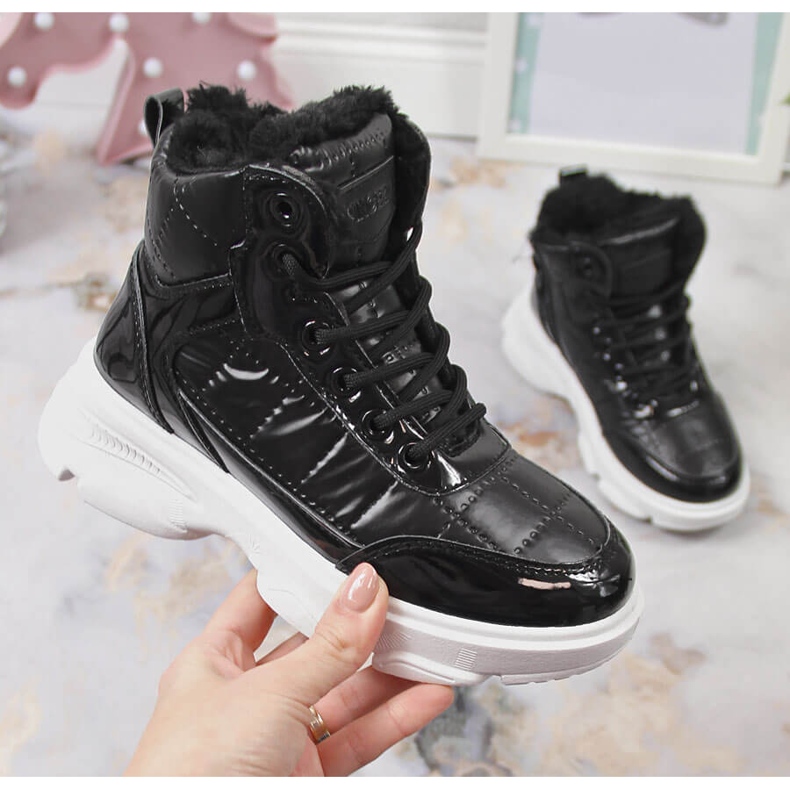 Calçado esportivo feminino, metalizado, isolante preto Vinceza 1