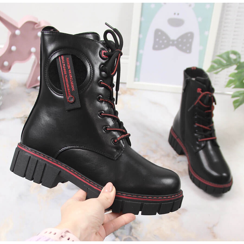 Botas NEWS pretas para meninas isoladas com lã de ovelha preto 1