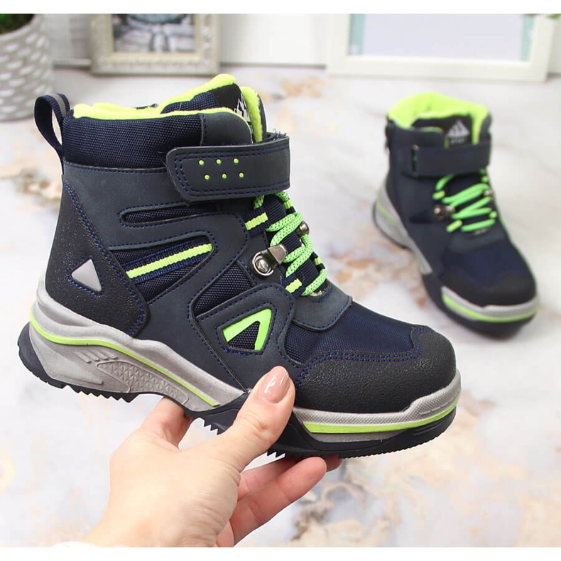 News Sapatos de menino isolados com lã de ovelha azul marinho Notícias preto verde 1