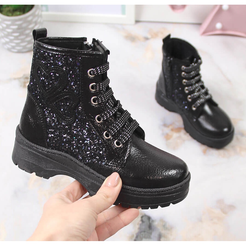 Botas para meninas com isolamento brocado preto Potocki 1 Botas para meninas com isolamento brocado preto Potocki 1